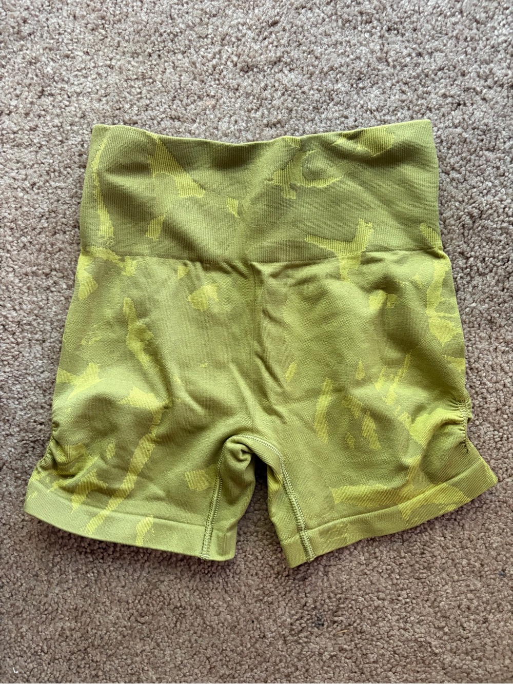 Gymshark Adapt Seamless Camo Savannah Griffin Green Active Tight Bike Shorts XS - Picture 3 of 8